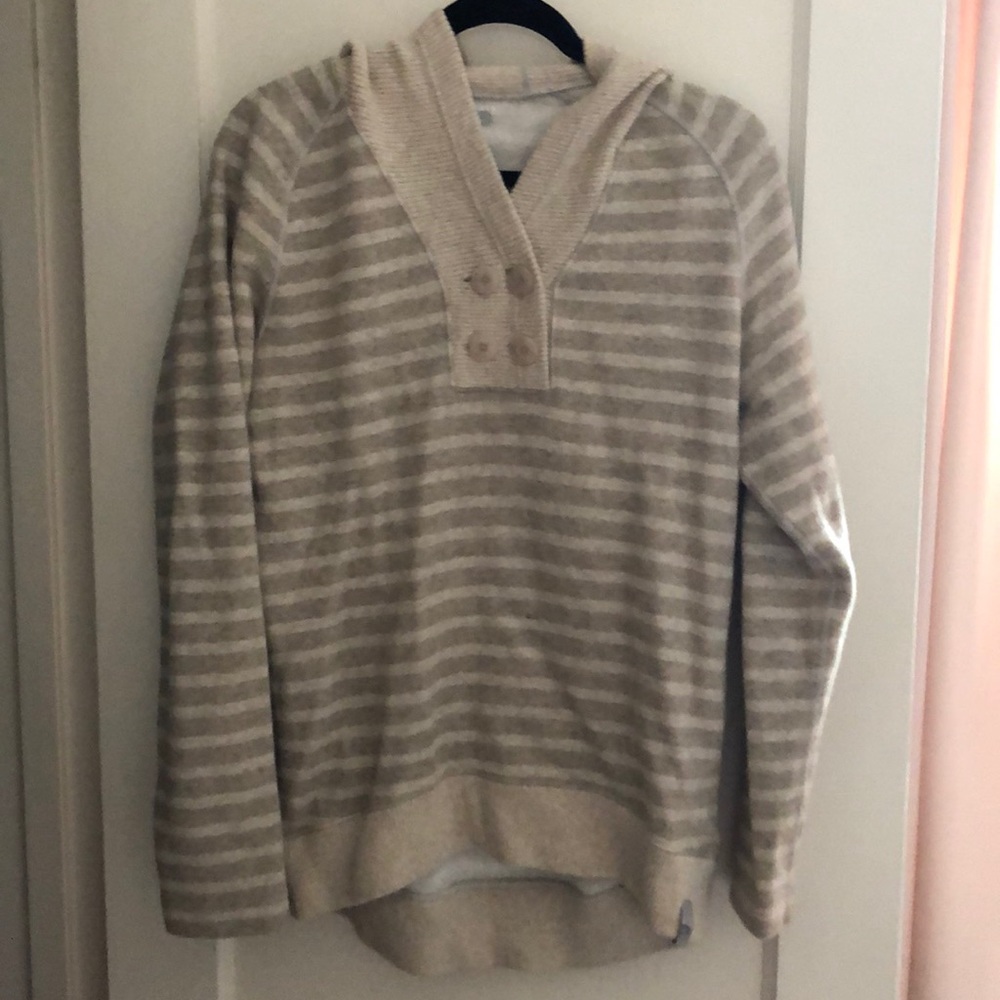 Mountain Hardwear sweater